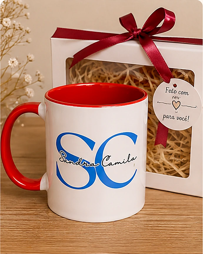 Caneca personalizada com iniciais e nomes do casal